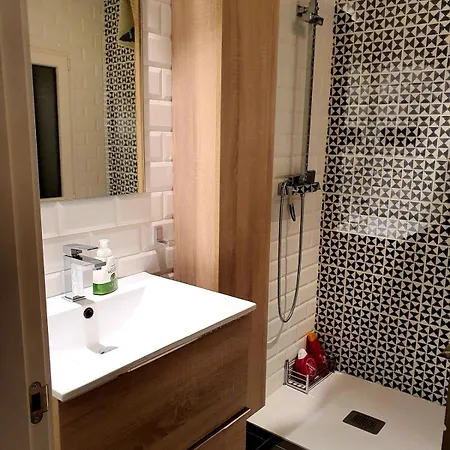 Newly Renovated In Downtown Apartman *